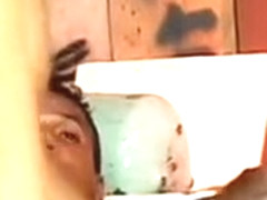 Une br�silienne blonde est heureuse de se faire bourrer le cul