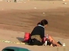 Voyeur tapes a crazy girl riding her bf upskirt at the beach