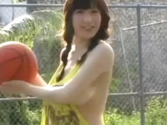 Marina Yamasaki - Braless play basketball