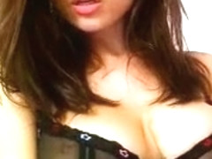 babe aariana4u flashing boobs on live webcam
