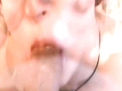 Bis zum Wurgen ins Maul gefickt!