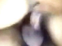 Elle se fait un peu malmener