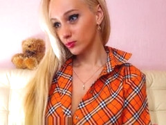 Blonde Babe Getting Her Hot Body Ready