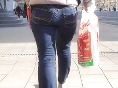 Fast moving ass in jeans