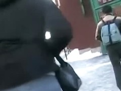 Bunny jiggles her butt on the street before a candid cam