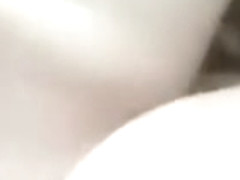 Babae sarap na sarap sa kama