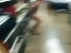 le levanta la falda su amiga en la uenda y no traia calzones