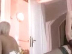 Type encule une allemande et l�che une autre