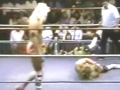 2 hots pro wrestlers